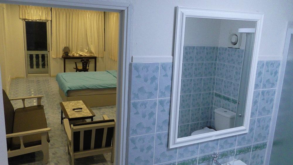 Seaview Hotel Pantai Jomtien Bagian luar foto