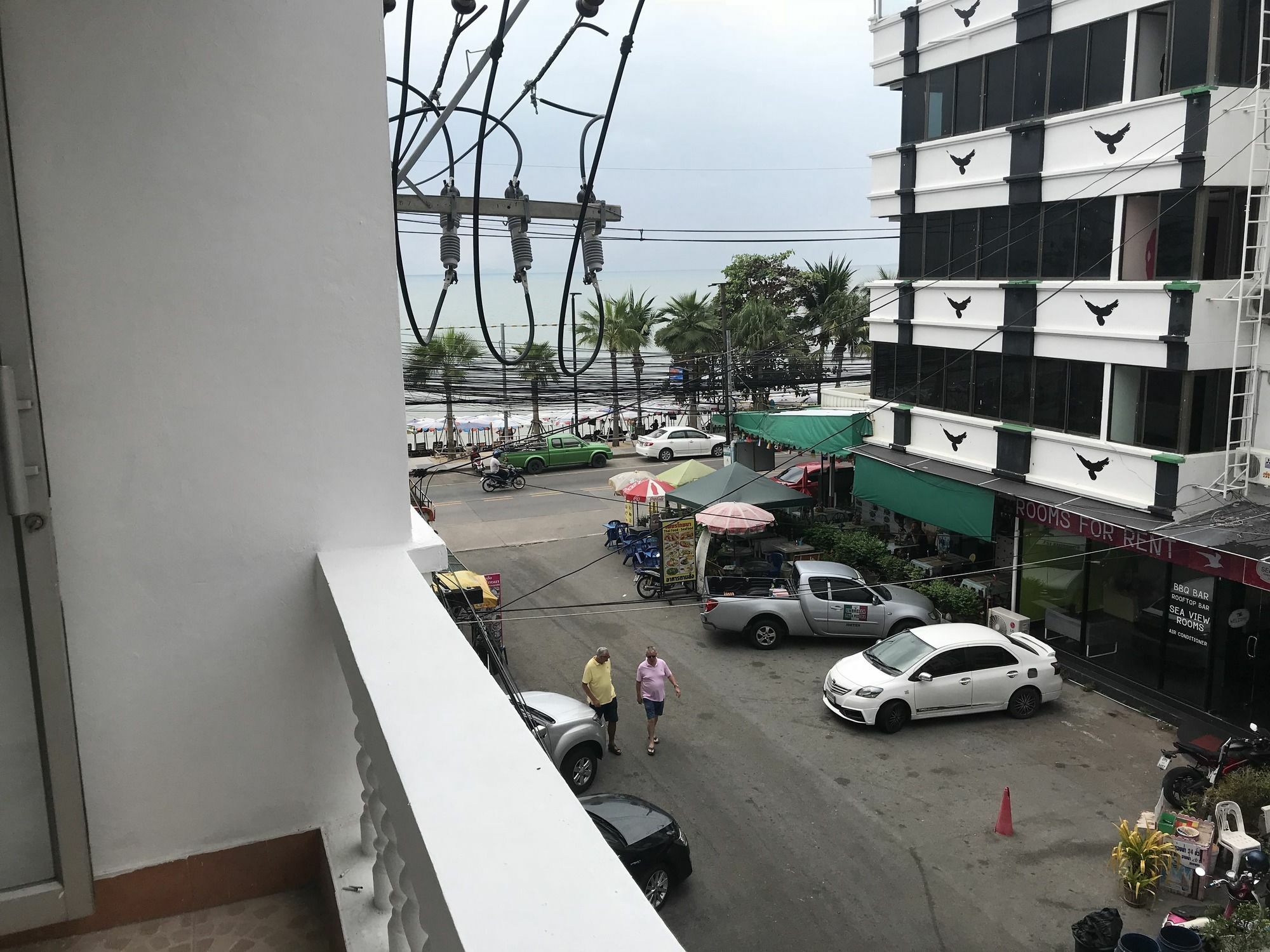 Seaview Hotel Pantai Jomtien Bagian luar foto